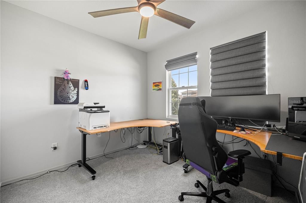 合同活跃: $432,500 (4 贝兹, 3 浴室, 2368 平方英尺)