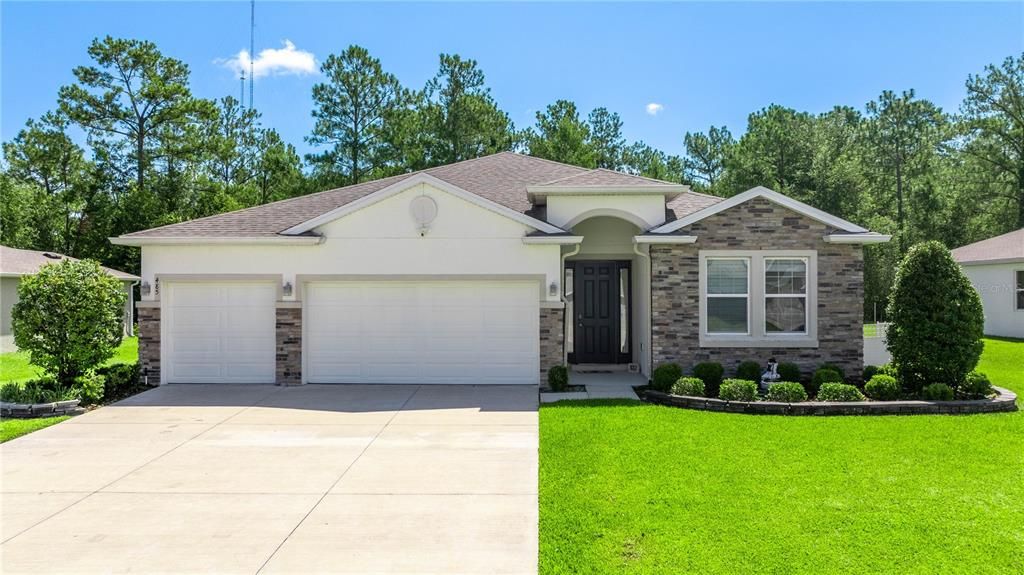 合同活跃: $432,500 (4 贝兹, 3 浴室, 2368 平方英尺)