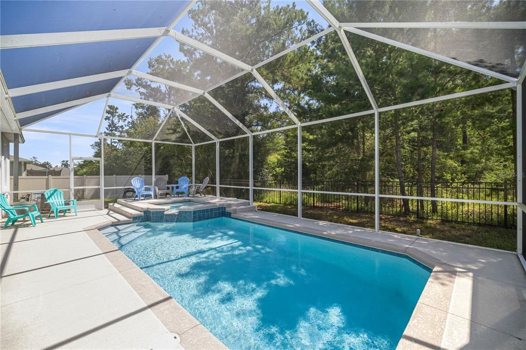 合同活跃: $432,500 (4 贝兹, 3 浴室, 2368 平方英尺)