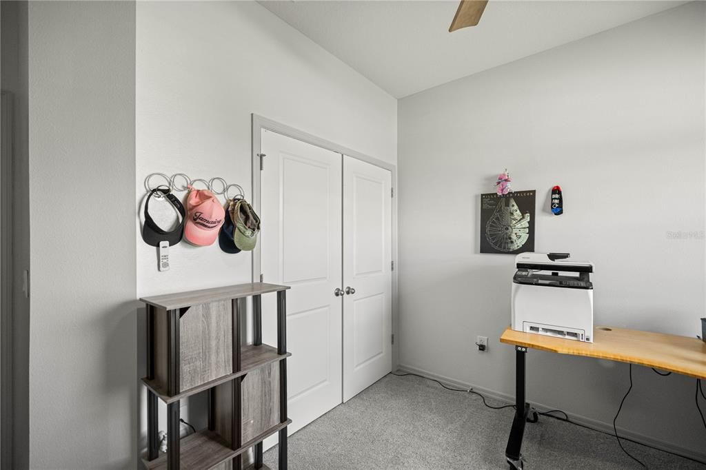 合同活跃: $432,500 (4 贝兹, 3 浴室, 2368 平方英尺)