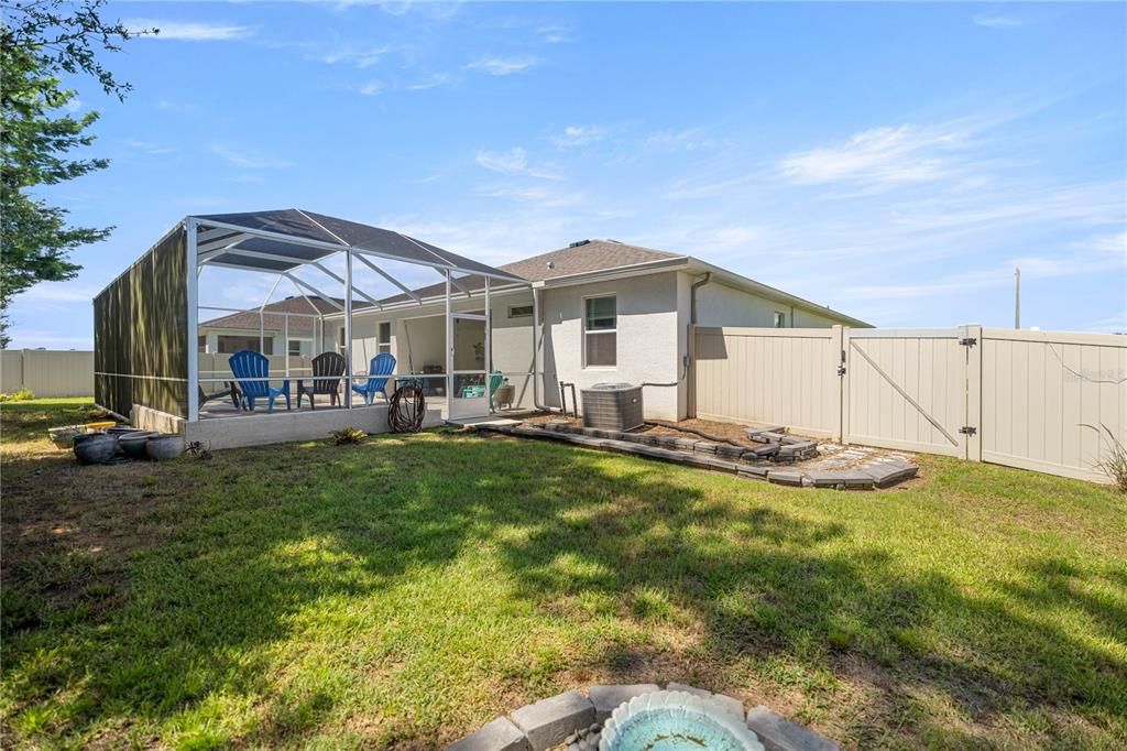 合同活跃: $432,500 (4 贝兹, 3 浴室, 2368 平方英尺)