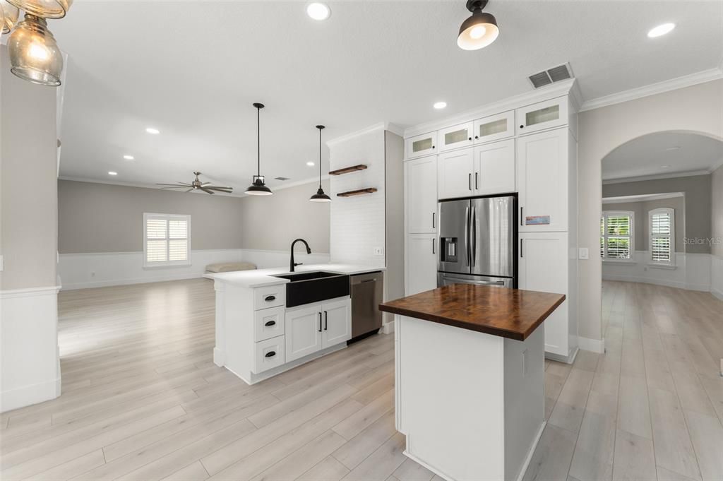 Под контрактом: $719,000 (4 спален, 3 ванн, 3137 Квадратных фут)