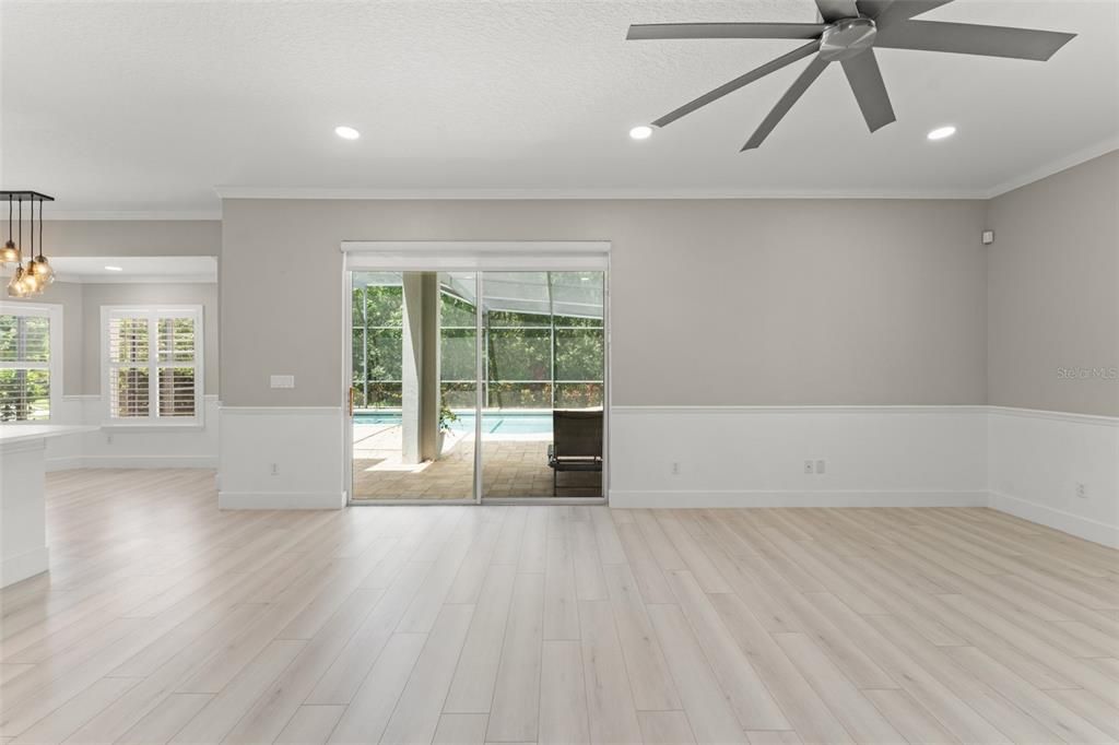 Под контрактом: $719,000 (4 спален, 3 ванн, 3137 Квадратных фут)