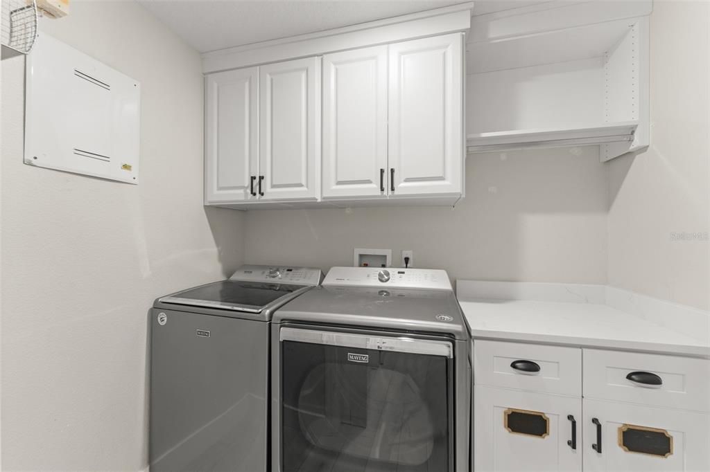 Под контрактом: $719,000 (4 спален, 3 ванн, 3137 Квадратных фут)