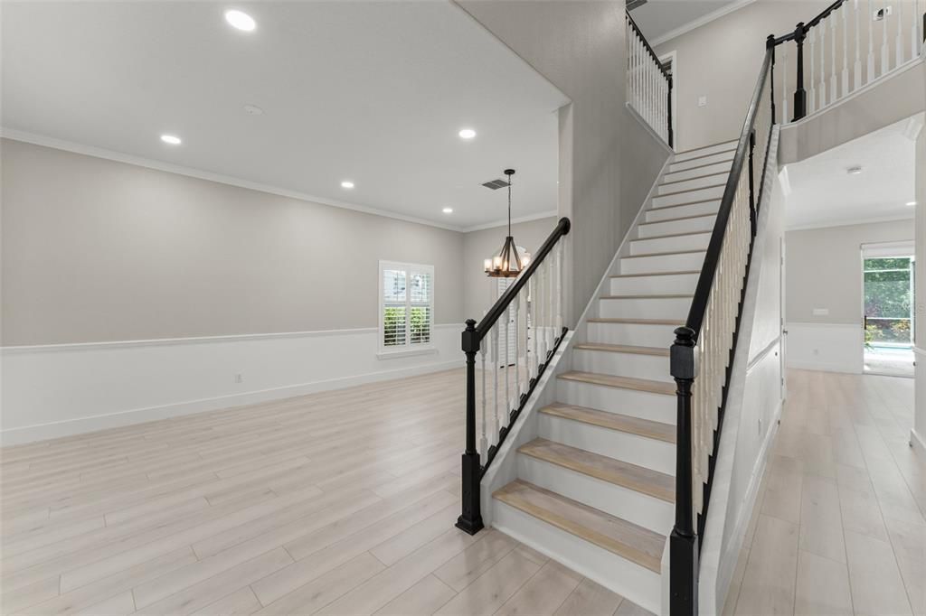 Под контрактом: $719,000 (4 спален, 3 ванн, 3137 Квадратных фут)