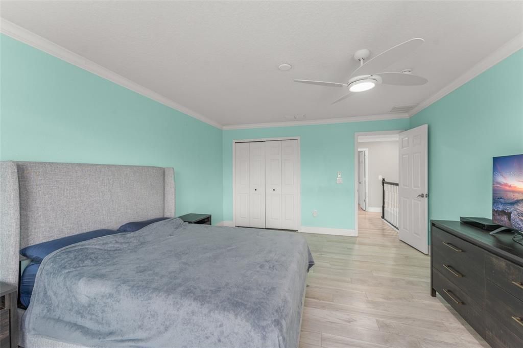 Под контрактом: $719,000 (4 спален, 3 ванн, 3137 Квадратных фут)