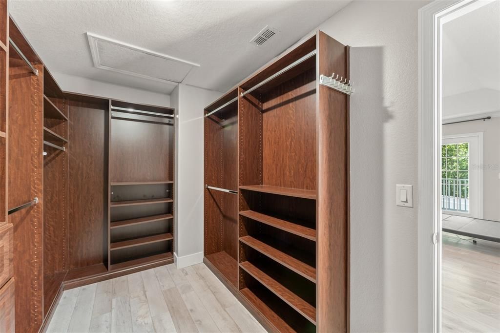 Под контрактом: $719,000 (4 спален, 3 ванн, 3137 Квадратных фут)