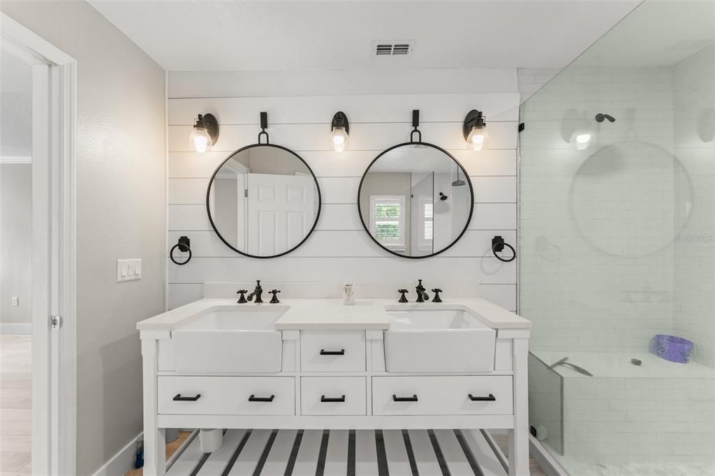 Под контрактом: $719,000 (4 спален, 3 ванн, 3137 Квадратных фут)