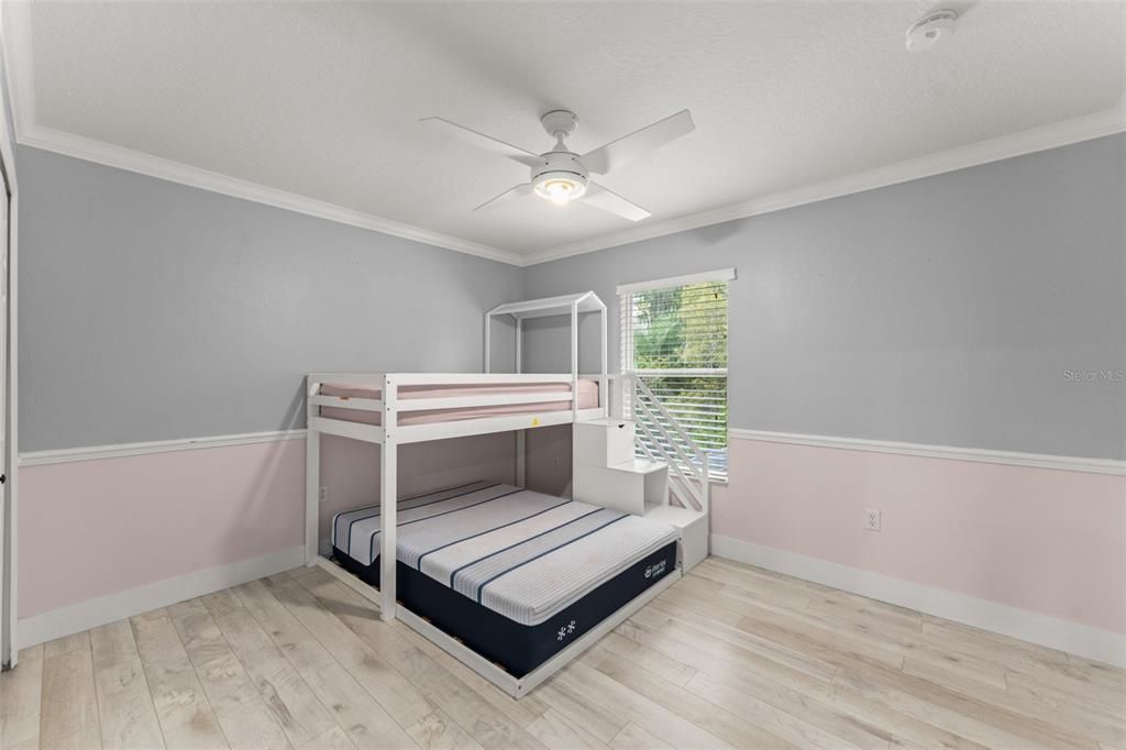 Под контрактом: $719,000 (4 спален, 3 ванн, 3137 Квадратных фут)