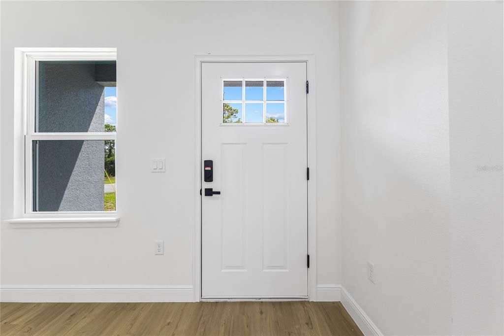 На продажу: $299,900 (4 спален, 2 ванн, 1833 Квадратных фут)