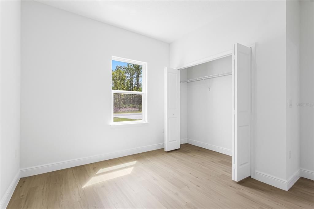 На продажу: $299,900 (4 спален, 2 ванн, 1833 Квадратных фут)