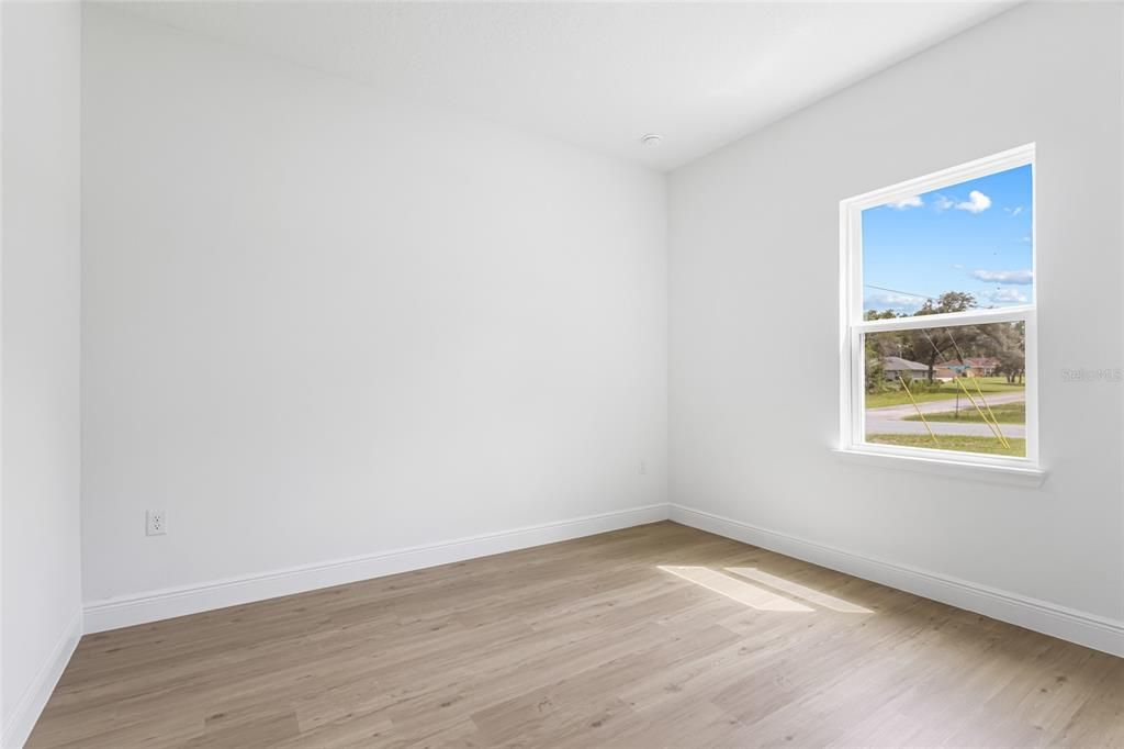 На продажу: $299,900 (4 спален, 2 ванн, 1833 Квадратных фут)