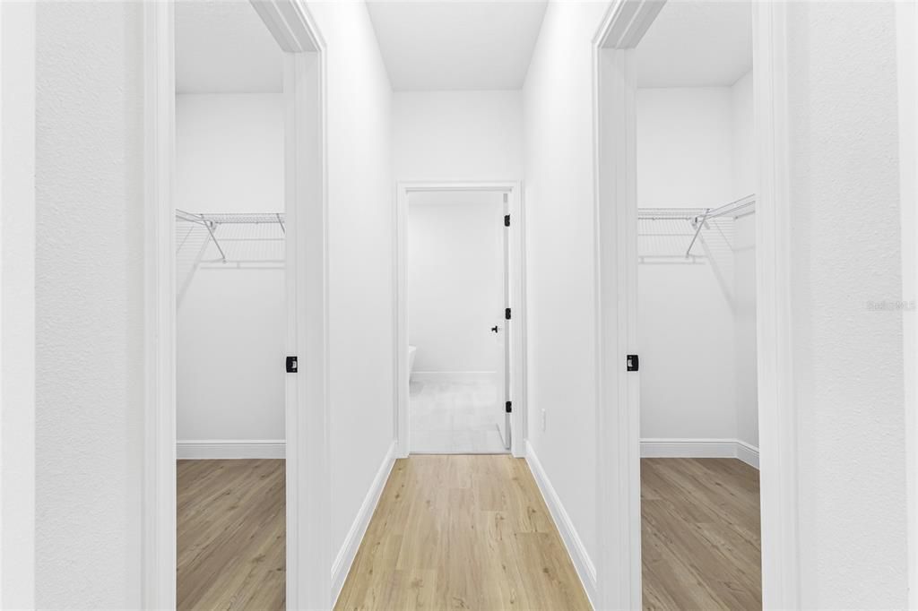 На продажу: $299,900 (4 спален, 2 ванн, 1833 Квадратных фут)