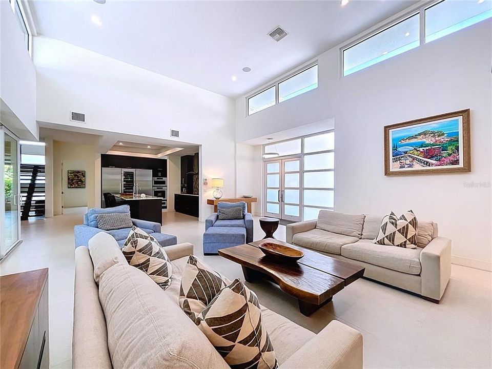 В аренду: $20,000 (5 спален, 4 ванн, 4000 Квадратных фут)