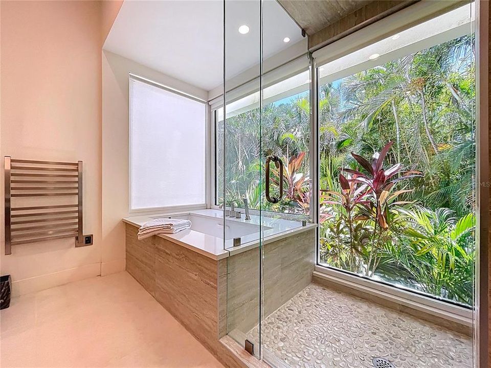 В аренду: $20,000 (5 спален, 4 ванн, 4000 Квадратных фут)