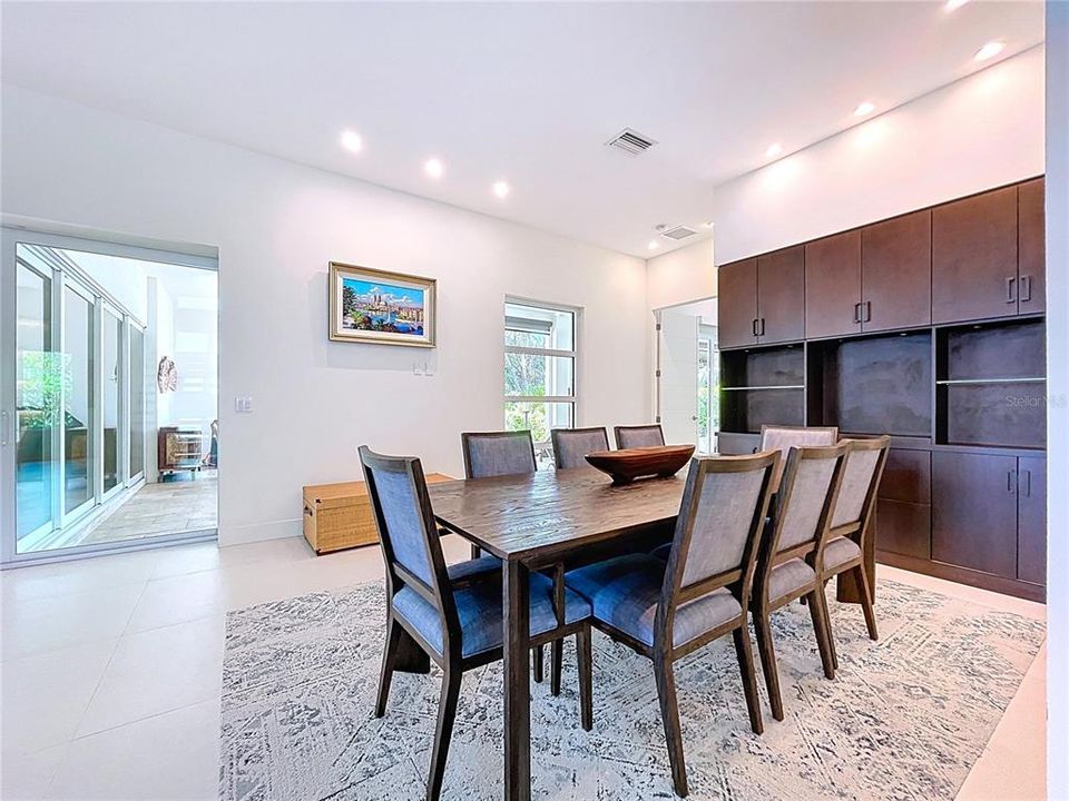 В аренду: $20,000 (5 спален, 4 ванн, 4000 Квадратных фут)