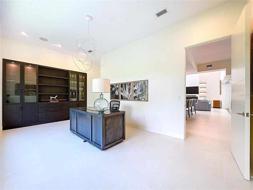 В аренду: $20,000 (5 спален, 4 ванн, 4000 Квадратных фут)