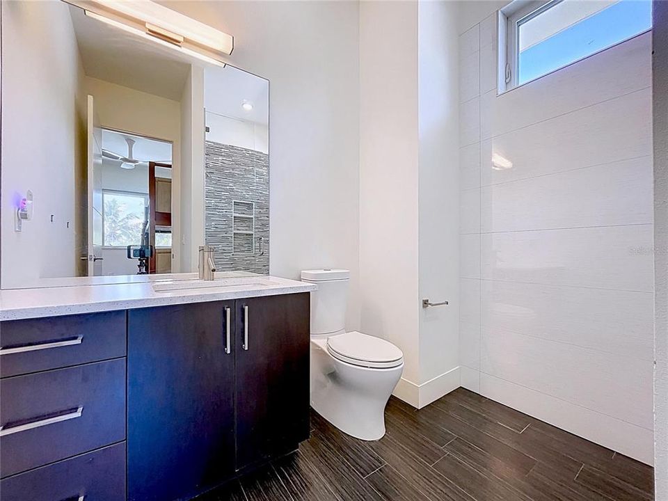 В аренду: $20,000 (5 спален, 4 ванн, 4000 Квадратных фут)