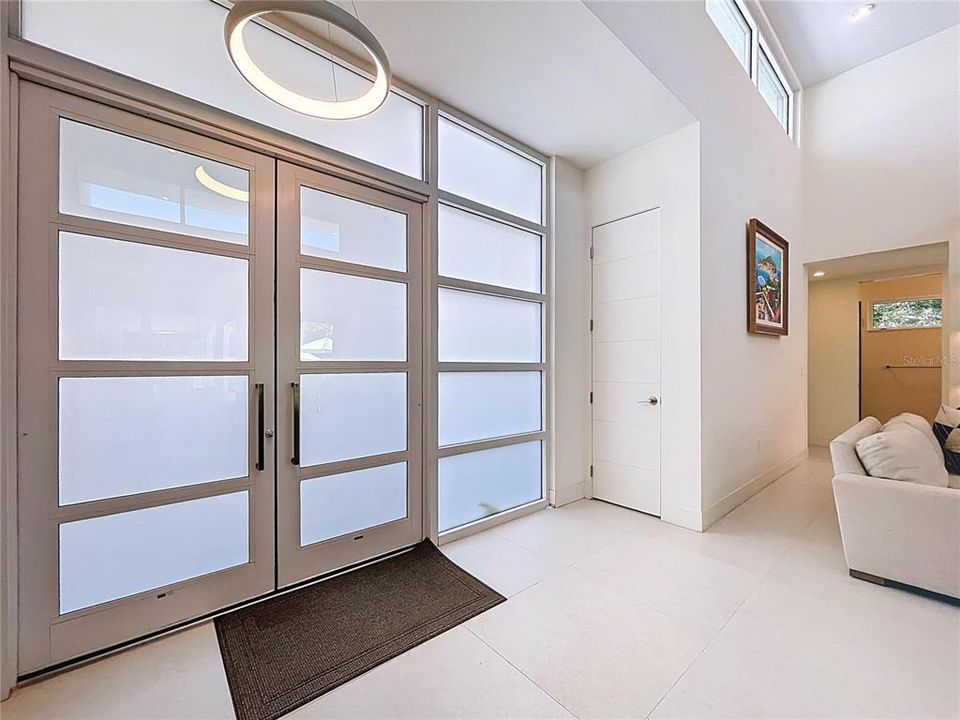 В аренду: $20,000 (5 спален, 4 ванн, 4000 Квадратных фут)