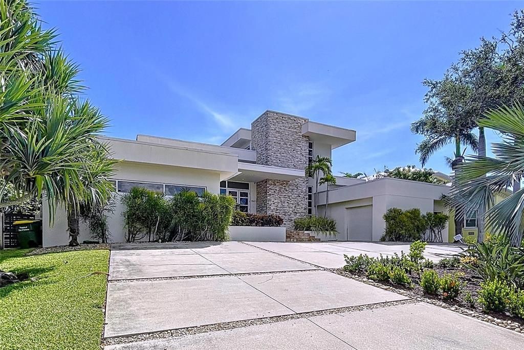 В аренду: $20,000 (5 спален, 4 ванн, 4000 Квадратных фут)