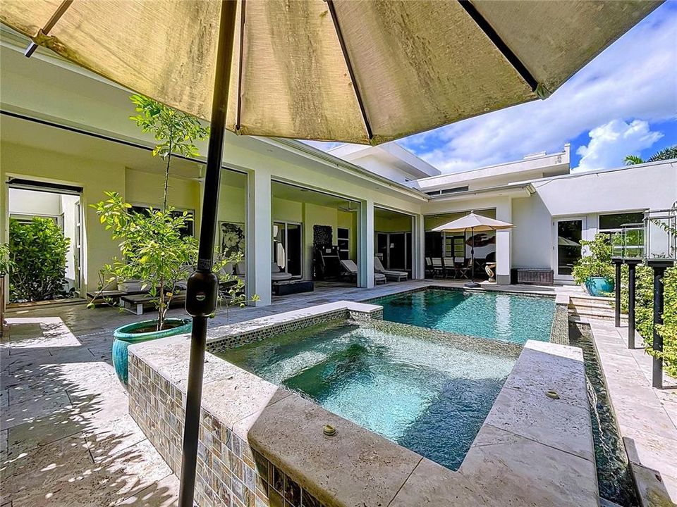 В аренду: $20,000 (5 спален, 4 ванн, 4000 Квадратных фут)