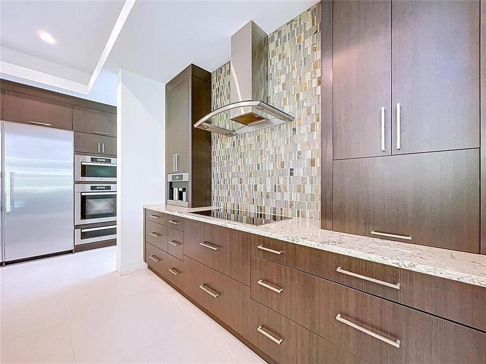 В аренду: $20,000 (5 спален, 4 ванн, 4000 Квадратных фут)