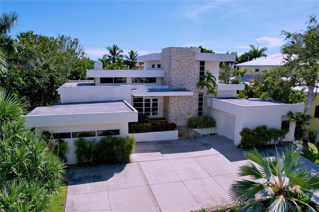 В аренду: $20,000 (5 спален, 4 ванн, 4000 Квадратных фут)