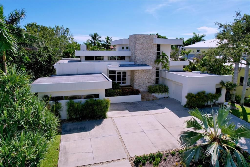 В аренду: $20,000 (5 спален, 4 ванн, 4000 Квадратных фут)