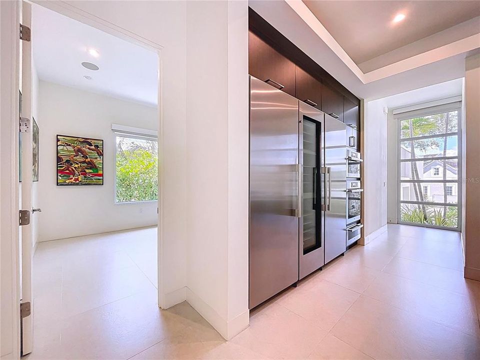 В аренду: $20,000 (5 спален, 4 ванн, 4000 Квадратных фут)