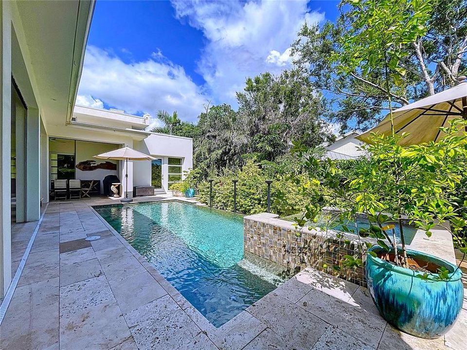 В аренду: $20,000 (5 спален, 4 ванн, 4000 Квадратных фут)