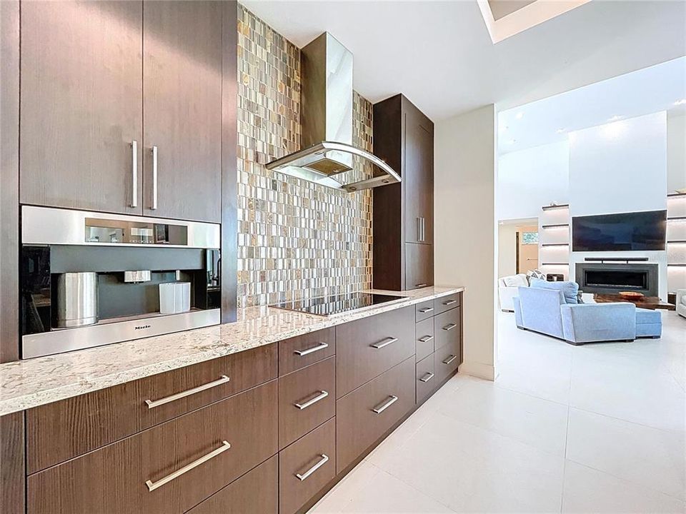 В аренду: $20,000 (5 спален, 4 ванн, 4000 Квадратных фут)