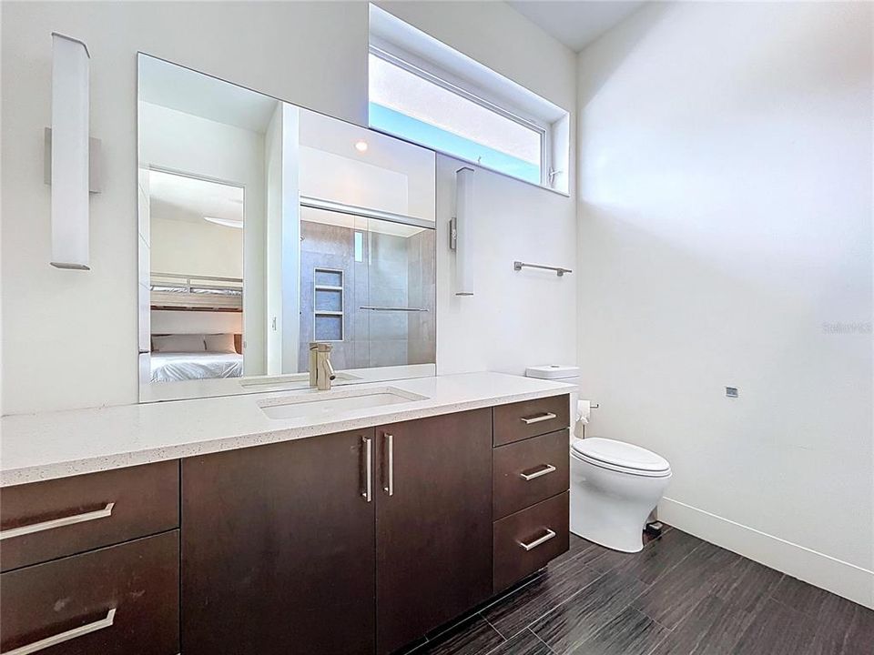 В аренду: $20,000 (5 спален, 4 ванн, 4000 Квадратных фут)