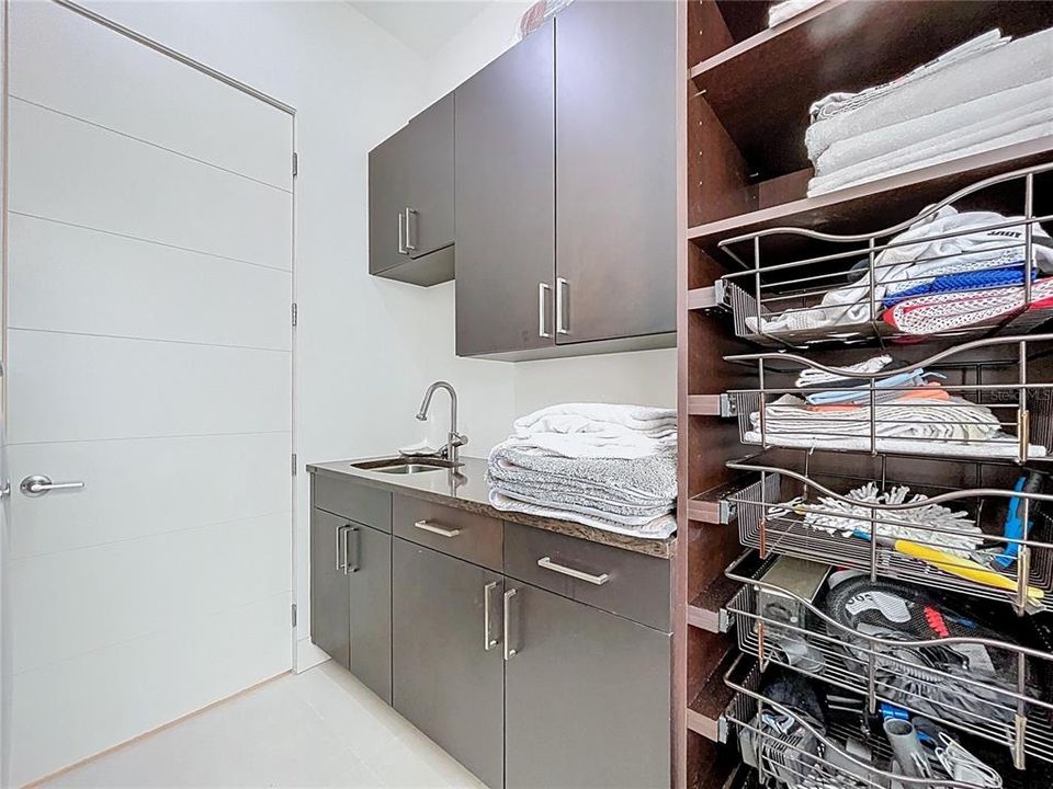 В аренду: $20,000 (5 спален, 4 ванн, 4000 Квадратных фут)