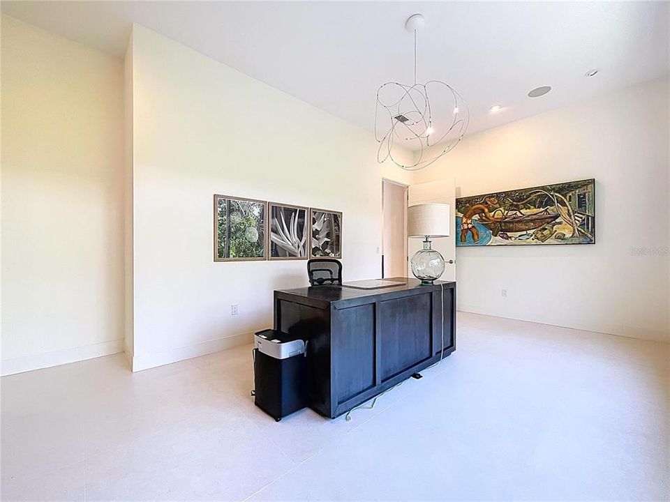 В аренду: $20,000 (5 спален, 4 ванн, 4000 Квадратных фут)