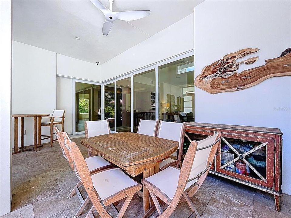 В аренду: $20,000 (5 спален, 4 ванн, 4000 Квадратных фут)