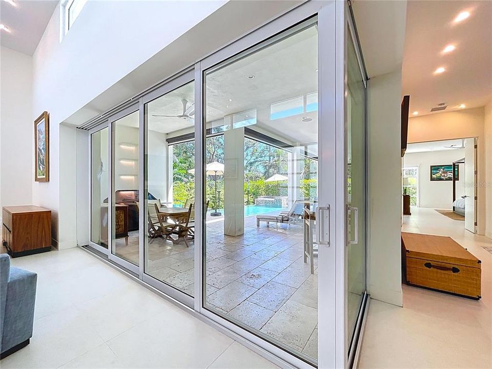 В аренду: $20,000 (5 спален, 4 ванн, 4000 Квадратных фут)