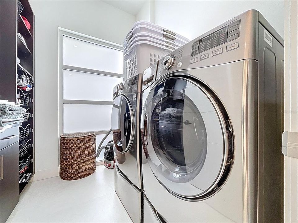 В аренду: $20,000 (5 спален, 4 ванн, 4000 Квадратных фут)