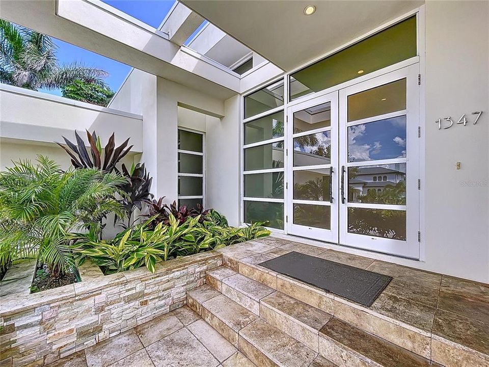 В аренду: $20,000 (5 спален, 4 ванн, 4000 Квадратных фут)