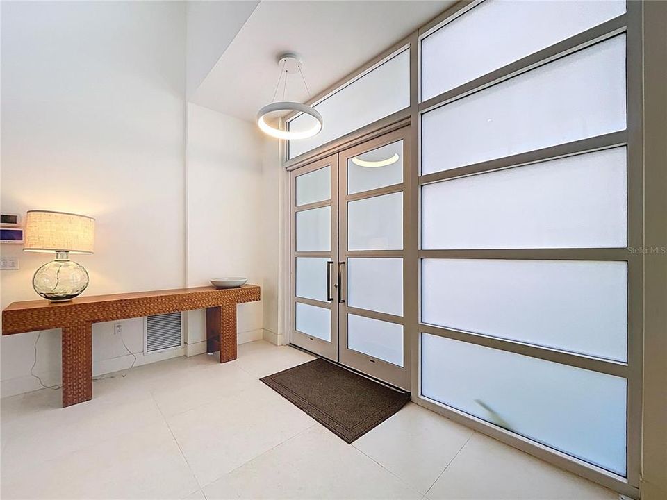 В аренду: $20,000 (5 спален, 4 ванн, 4000 Квадратных фут)