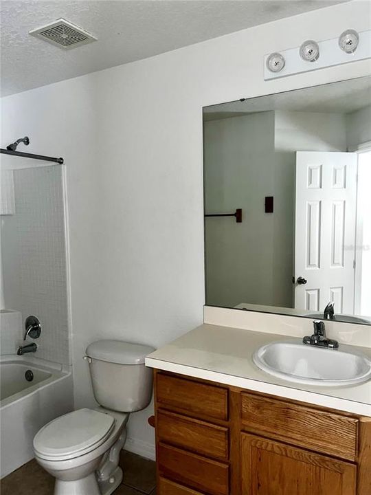 For Sale: $159,900 (2 beds, 2 baths, 1034 Square Feet)