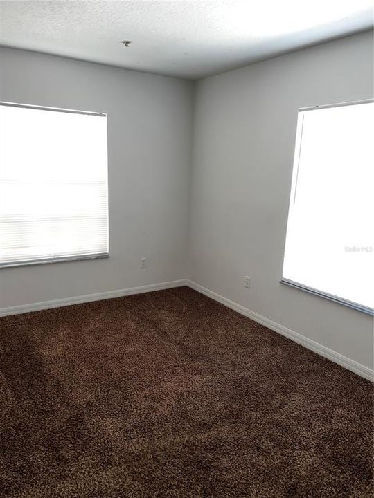 For Sale: $159,900 (2 beds, 2 baths, 1034 Square Feet)