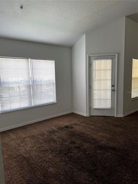 For Sale: $159,900 (2 beds, 2 baths, 1034 Square Feet)