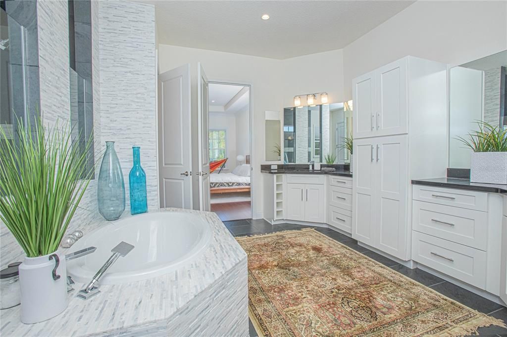 Active With Contract: $2,500,000 (5 beds, 5 baths, 5536 Square Feet)