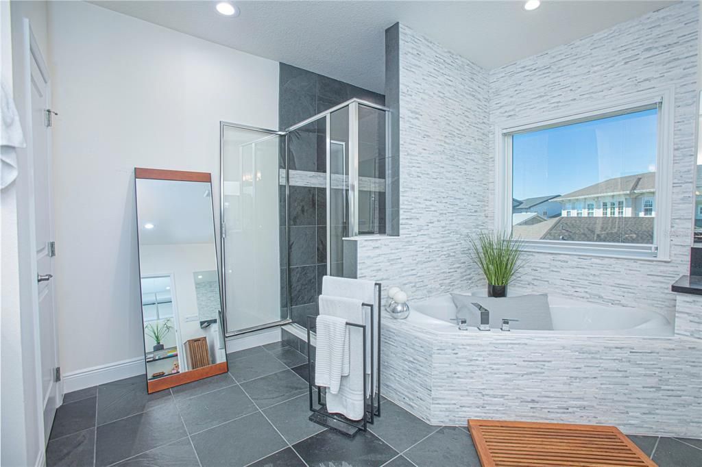 Active With Contract: $2,500,000 (5 beds, 5 baths, 5536 Square Feet)