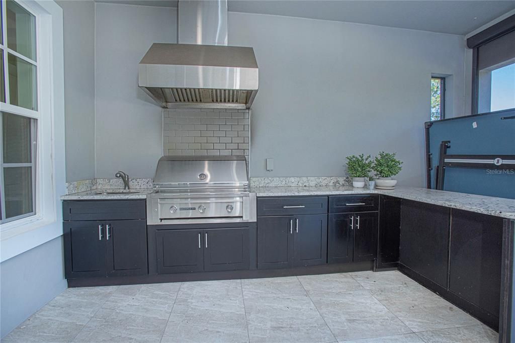 Active With Contract: $2,500,000 (5 beds, 5 baths, 5536 Square Feet)