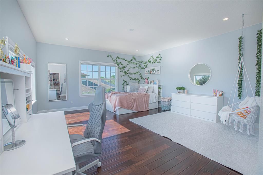 Active With Contract: $2,500,000 (5 beds, 5 baths, 5536 Square Feet)