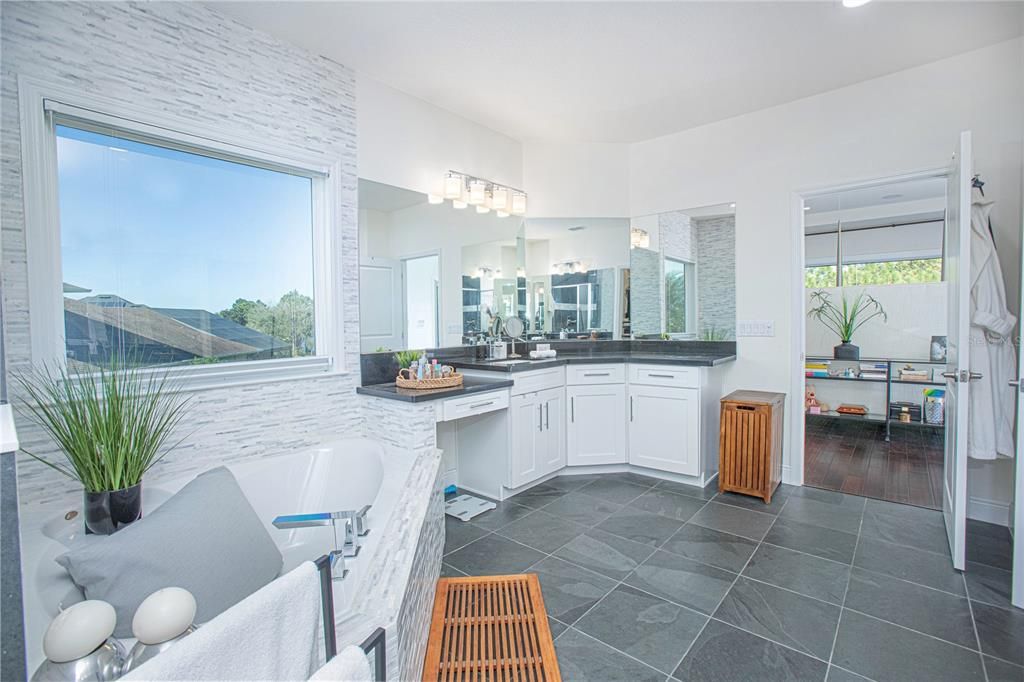 Active With Contract: $2,500,000 (5 beds, 5 baths, 5536 Square Feet)