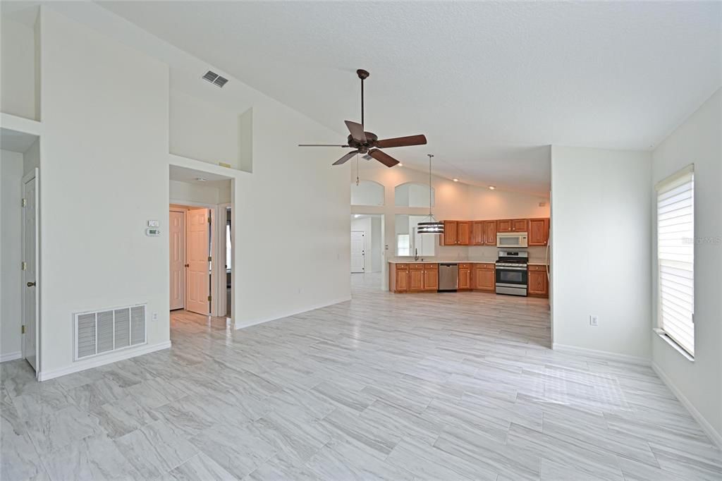 En Venta: $399,000 (2 camas, 2 baños, 1638 Pies cuadrados)