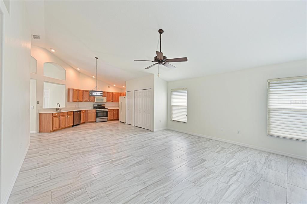 En Venta: $399,000 (2 camas, 2 baños, 1638 Pies cuadrados)