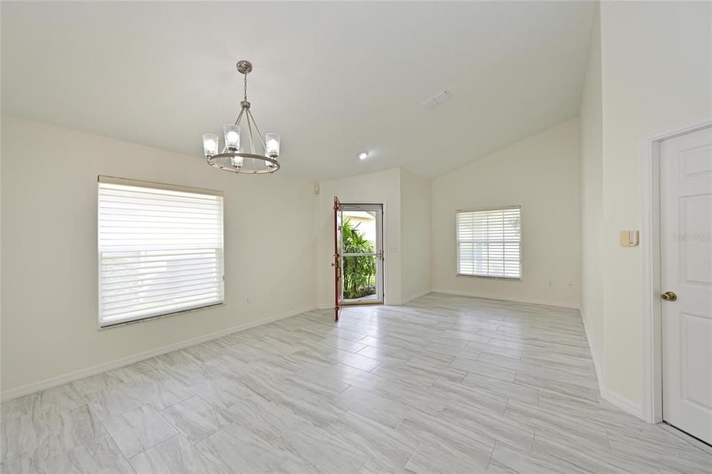 En Venta: $399,000 (2 camas, 2 baños, 1638 Pies cuadrados)